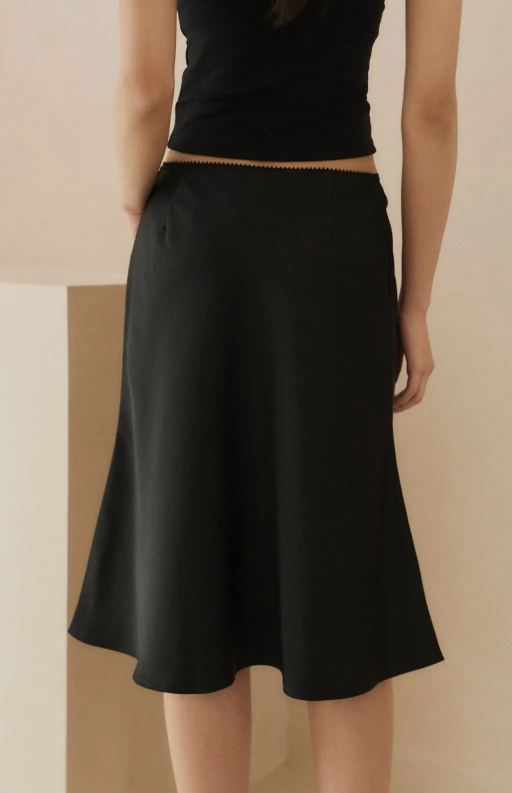 Satin Knee-Length Mermaid Skirt<br/>緞面魚尾及膝裙
