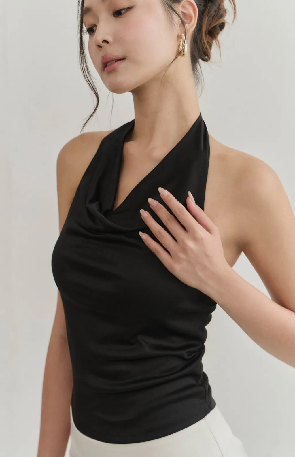 Satin Cowl-Neck Halter Bra Top<br/>法式緞光垂領削肩Bra Top