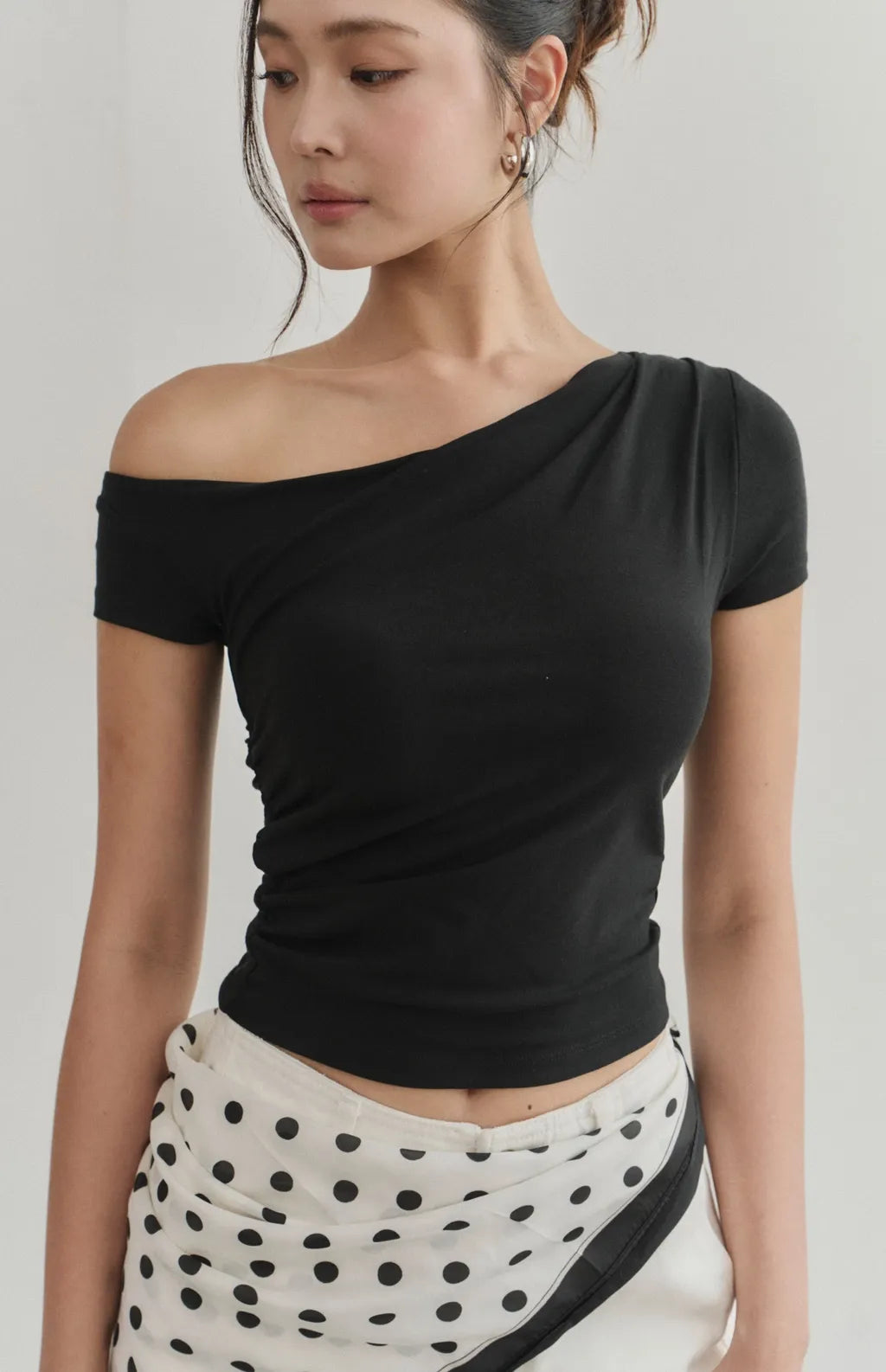 Asymmetric Ruched Short-Sleeve Bra Top<br/>斜領不對稱抓皺短袖Bra Top