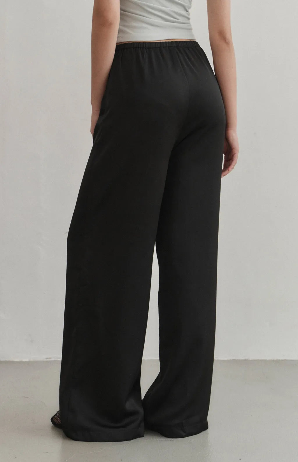Silky Drapey Wide-Leg Trousers<br/>絲感垂墜寬褲