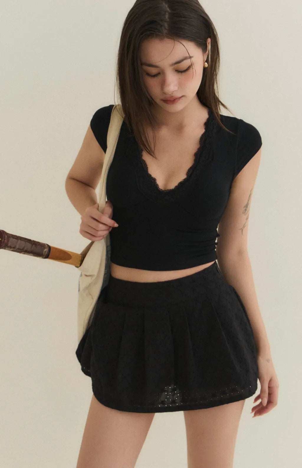 Lace-Trim Plunge Cap-Sleeve Bra Top<br/>蕾絲深V蓋袖Bra Top
