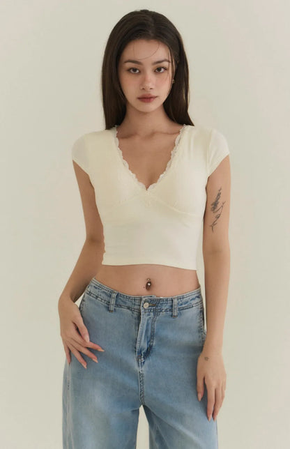 Lace-Trim Plunge Cap-Sleeve Bra Top<br/>蕾絲深V蓋袖Bra Top