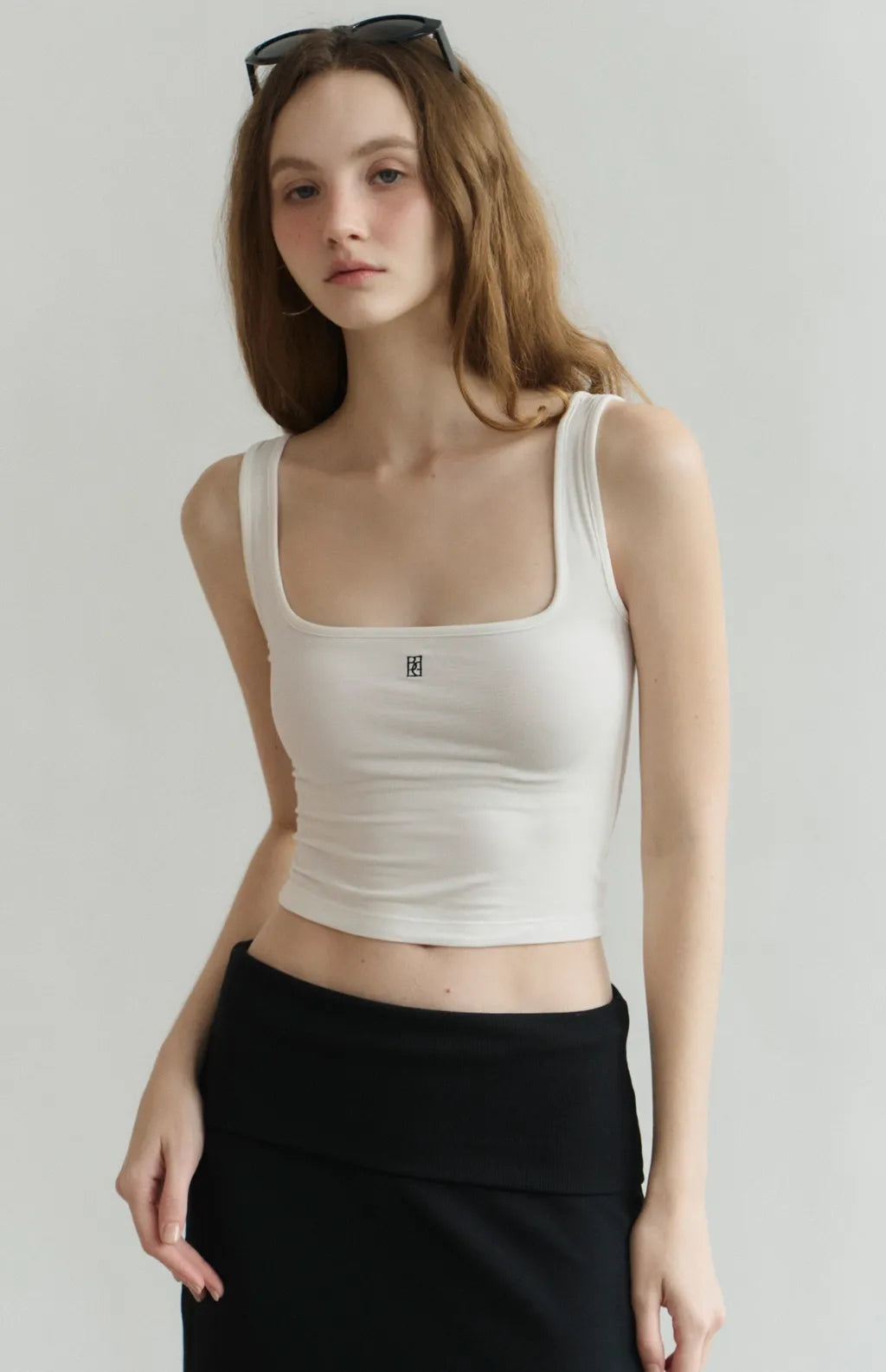 Barely-There Square-Neck Bra Top<br/>輕裸寬肩方領品牌刺繡Bra Top