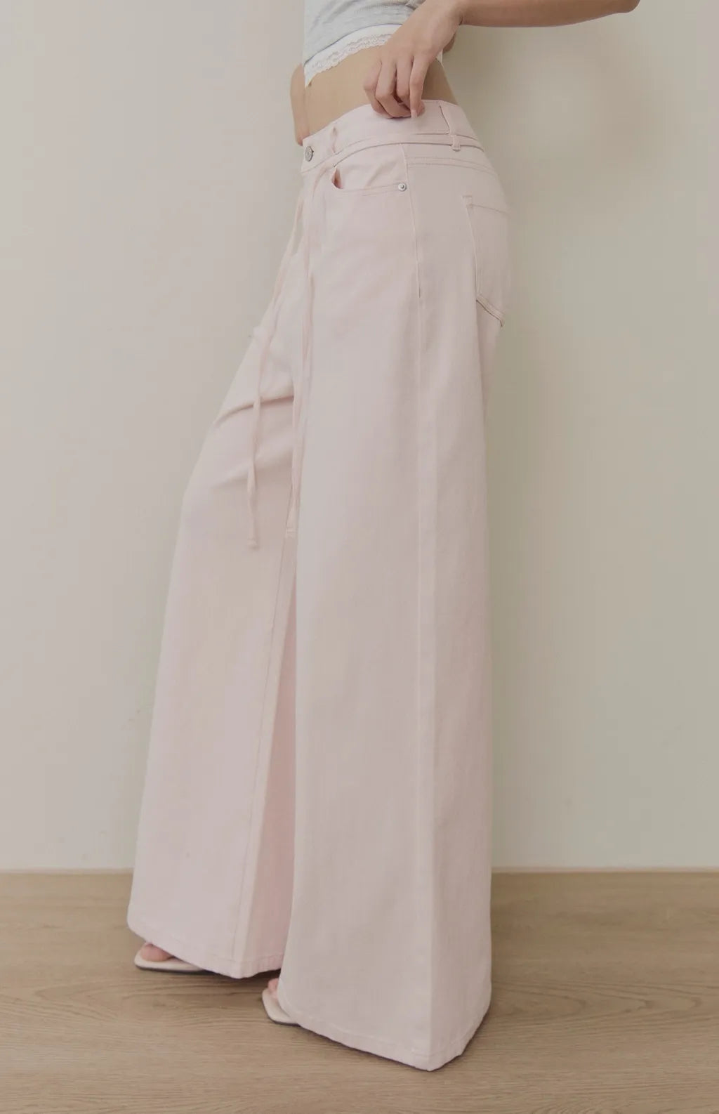 Drawstring Soft Denim Wide-Leg Jeans<br/>抽繩腰帶軟牛仔寬褲