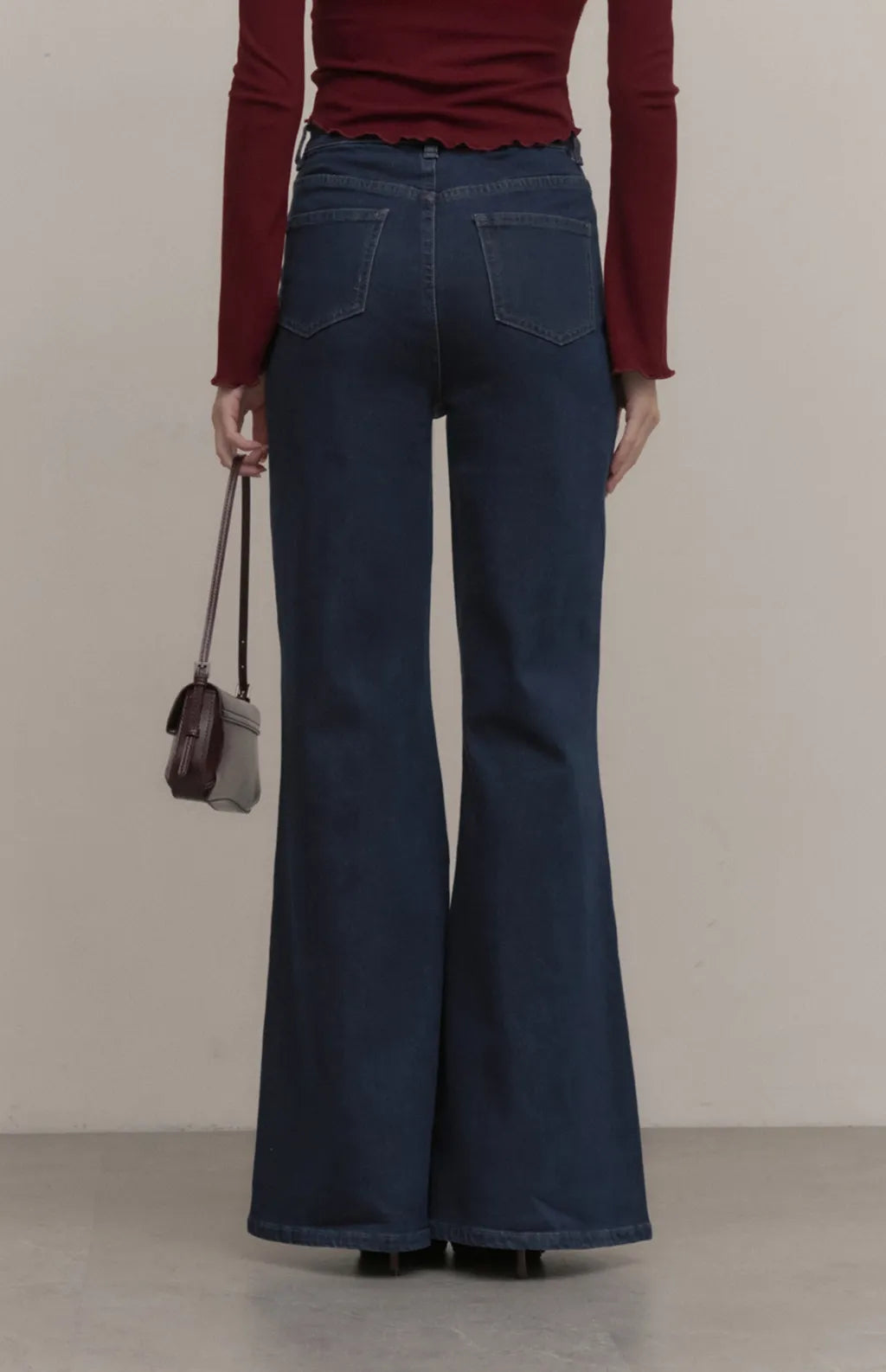High-Waisted Welt-Pocket Flared Jeans<br/>高腰貼邊口袋牛仔喇叭褲