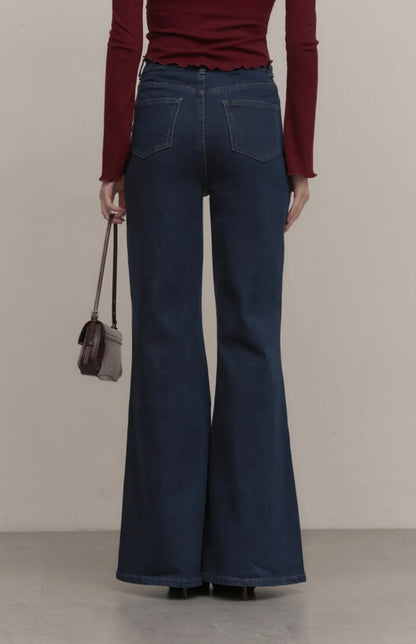 High-Waisted Welt-Pocket Flared Jeans<br/>高腰貼邊口袋牛仔喇叭褲