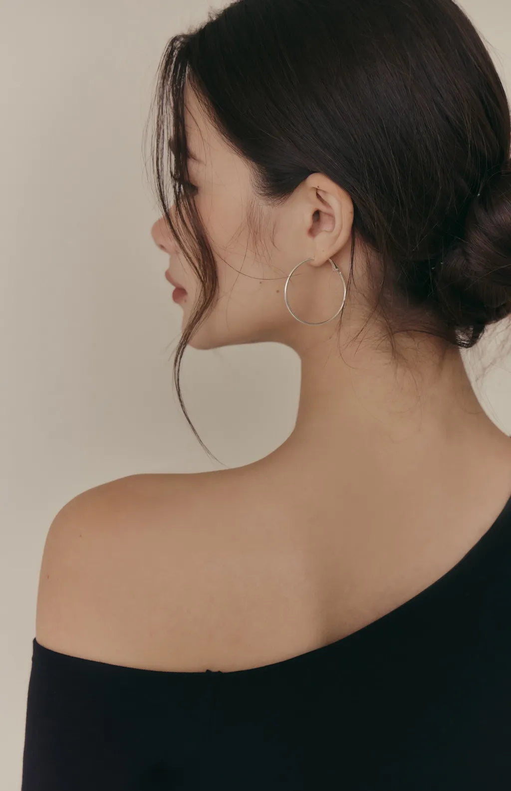 Cozy Wool-Blend One Shoulder Long Sleeve Bra Top<br/>羊毛暖絨不對稱簍空長袖Bra Top