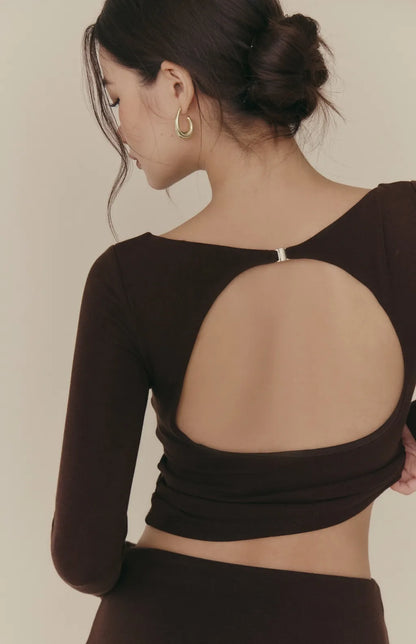 Cozy Wool-Blend Backless Long Sleeve Bra Top<br/>羊毛暖絨船型領美背長袖Bra Top