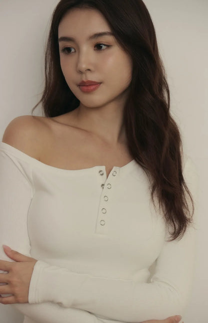Off-Shoulder Buttoned Long-Sleeve Bra Top<br/>斜肩可開釦長袖Bra Top