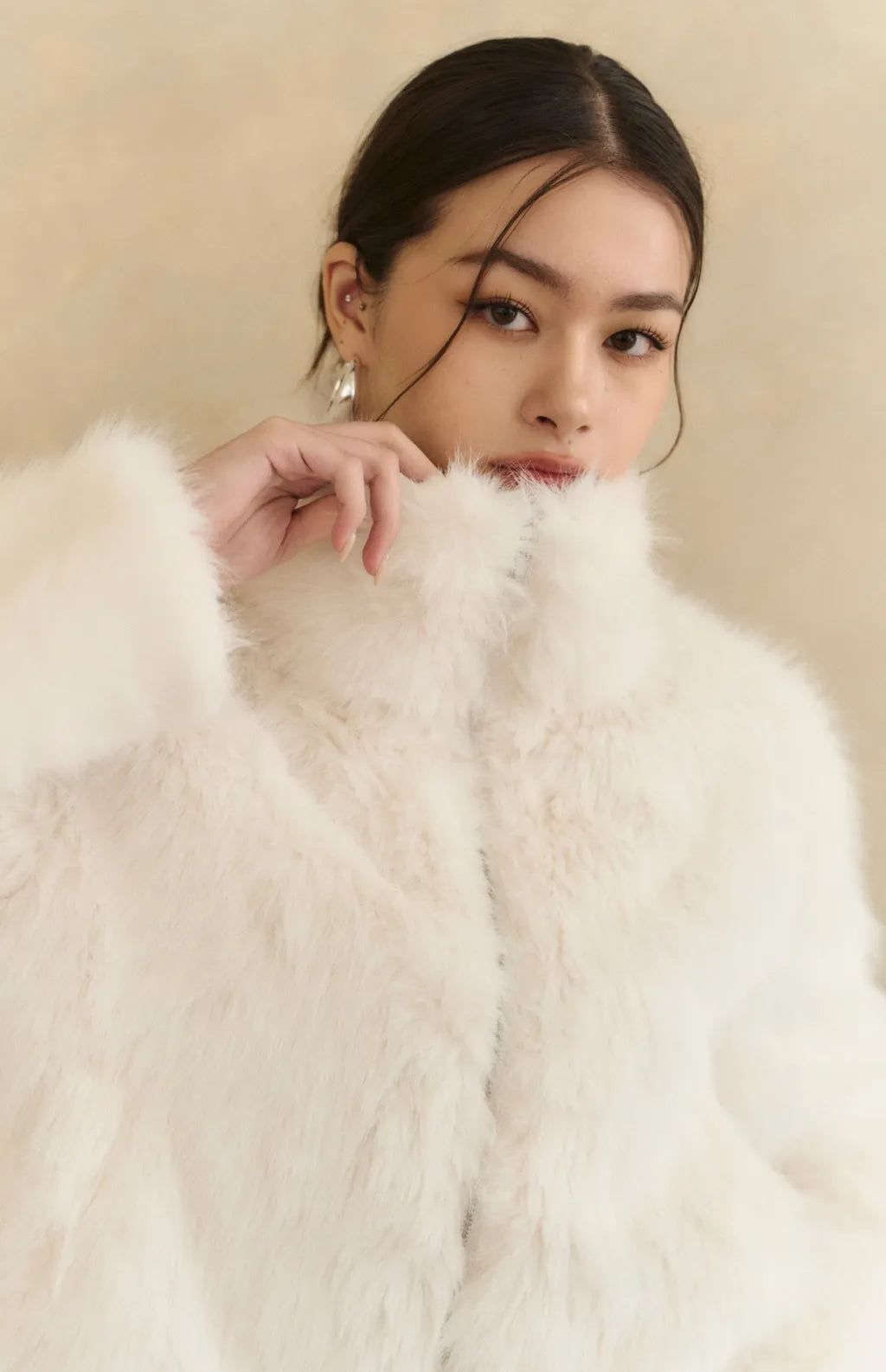 (現貨) Shaggy Faux Fur Zip Jacket<br/>俐落翻領毛毛拉鏈外套 -【S】