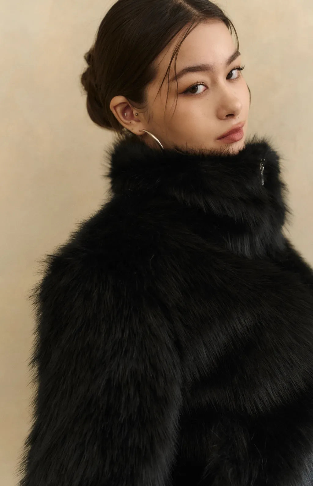 (現貨) Shaggy Faux Fur Zip Jacket<br/>俐落翻領毛毛拉鏈外套 -【S】