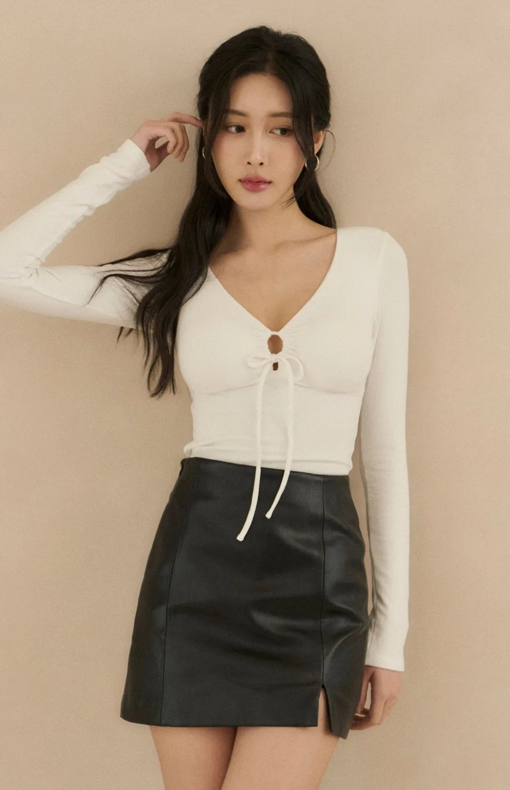 Drawstring V-Neck Long Sleeve Bra Top<br/>心機抽繩V領長袖Bra Top