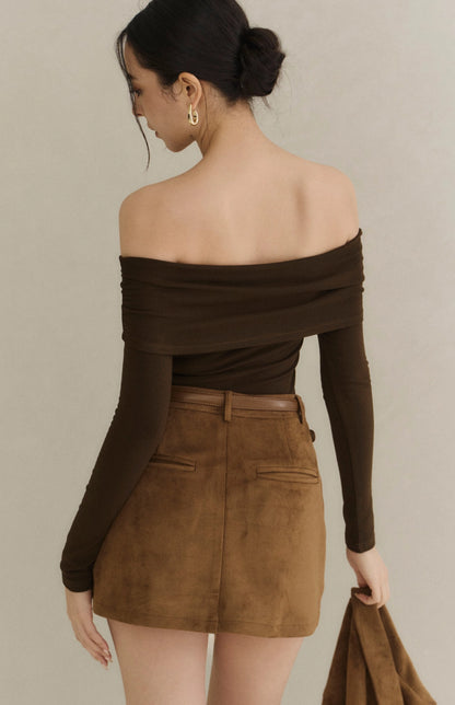 Draped Off-Shoulder Side-Ruched Sueded Bra Top<br/>平口翻領側抓皺磨毛長袖Bra Top
