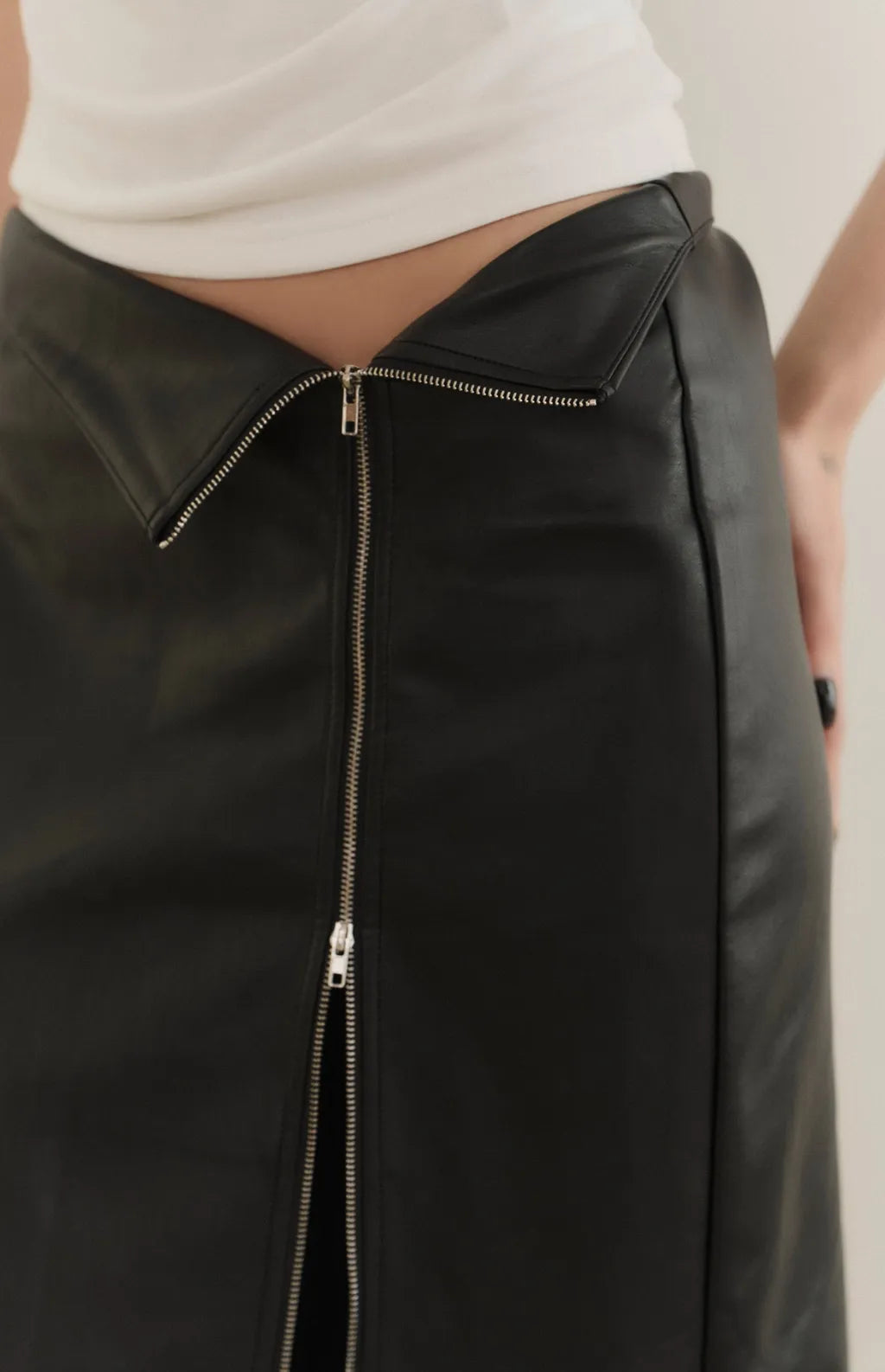 (最後現貨) Leather Maxi Skirt With Side Metal Zipper<br/>金屬側拉鍊皮革長裙