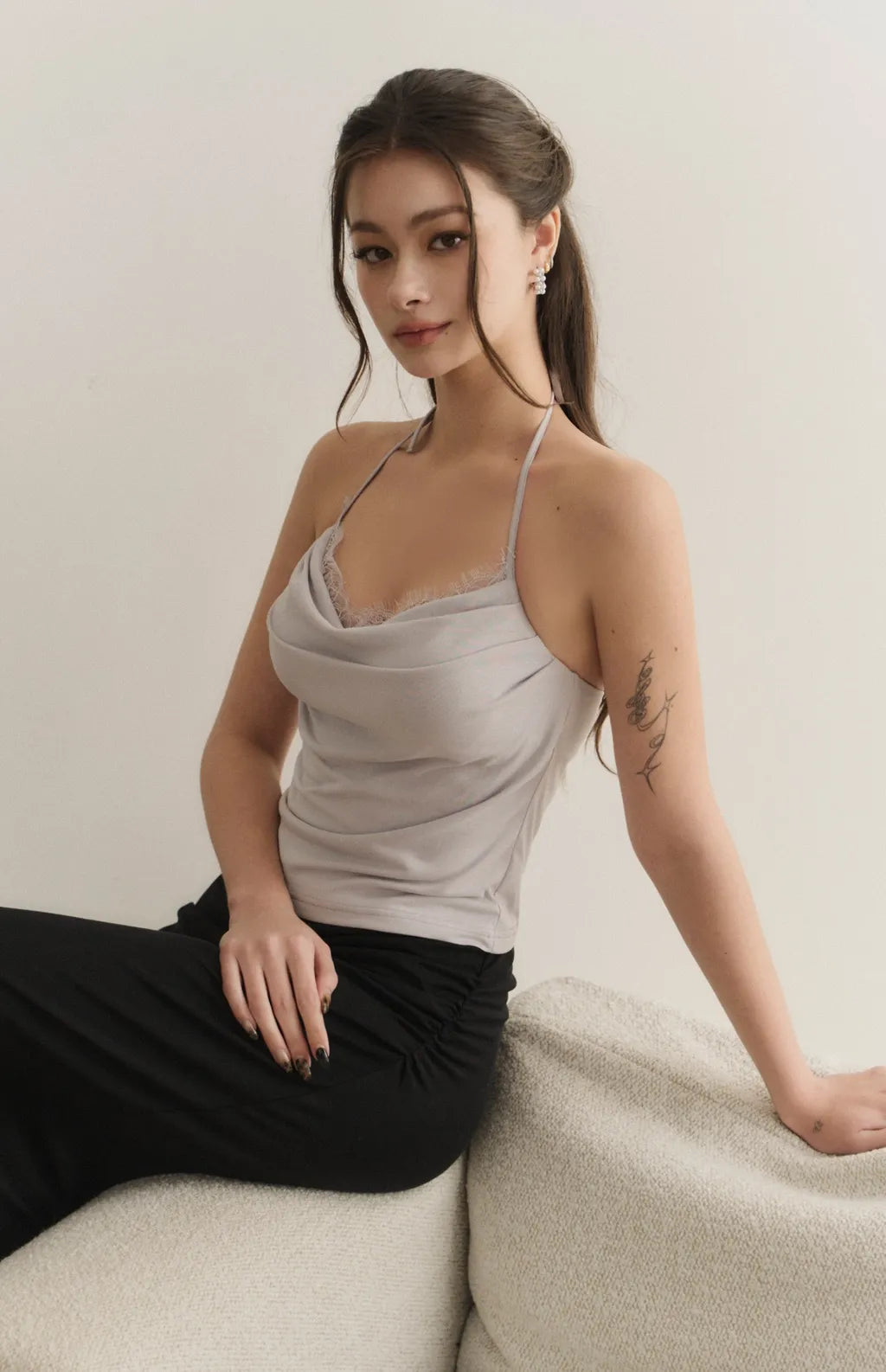 Ruched Lace Draped Tie-Front Bra Top<br/>抓皺蕾絲垂領綁帶Bra Top