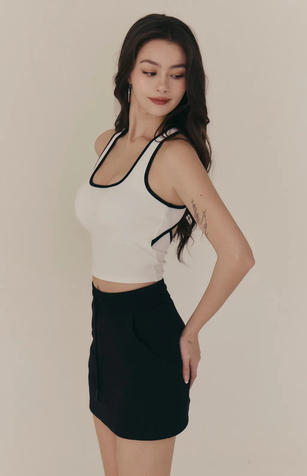 Square Neck Contrast Curved Open-Back Bra Top<br/>方領撞色弧線挖背Bra Top