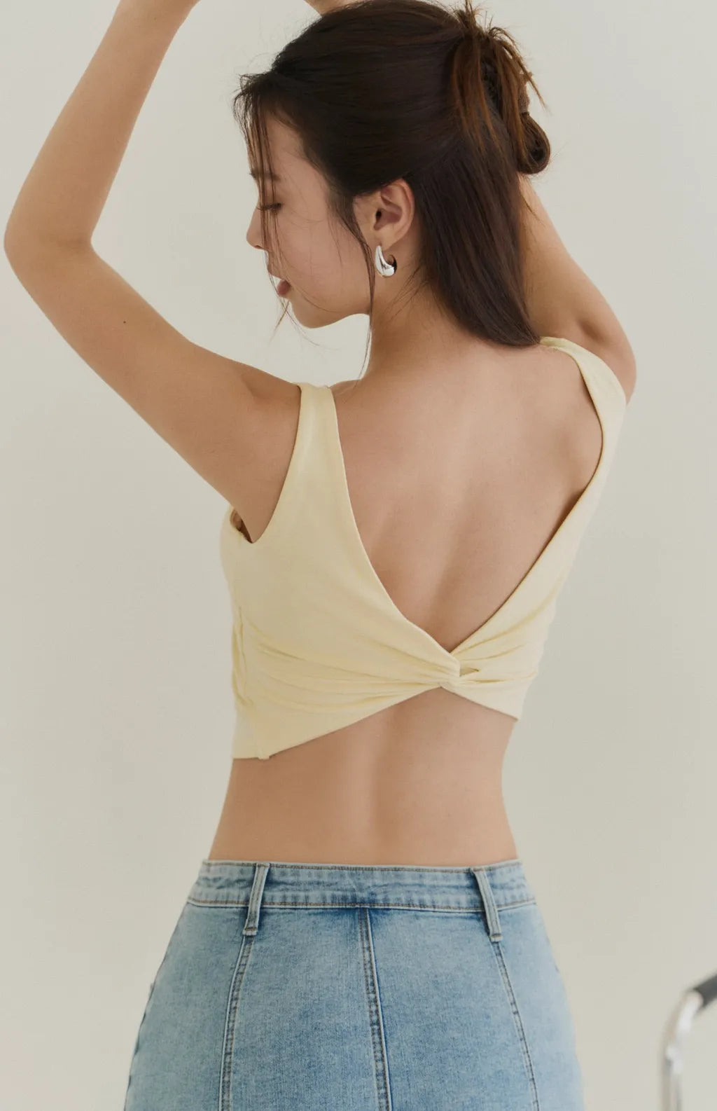 Boat Neck Twist Back Bra Top<br/>柔感船領扭結美背Bra Top
