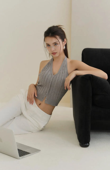 Deep V Cable Knit Halter Button Bra Top<br/>深Ｖ麻花繞脖排釦Bra Top
