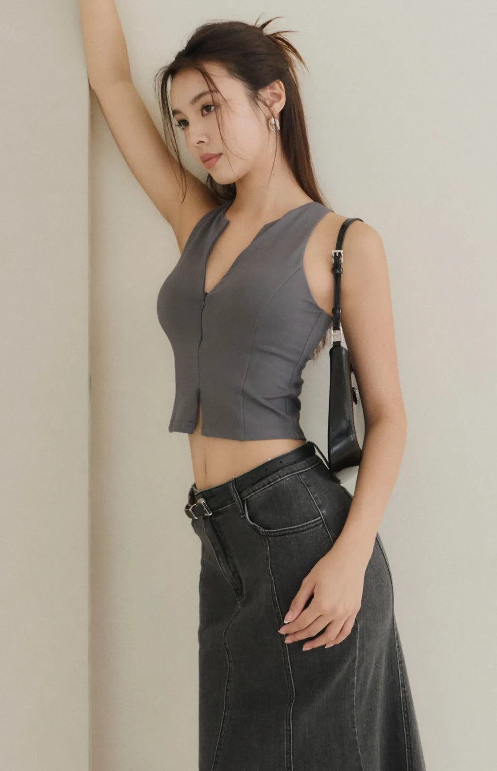 Minimal Front-Zip Bra Top<br/>極簡削肩拉鍊Bra Top
