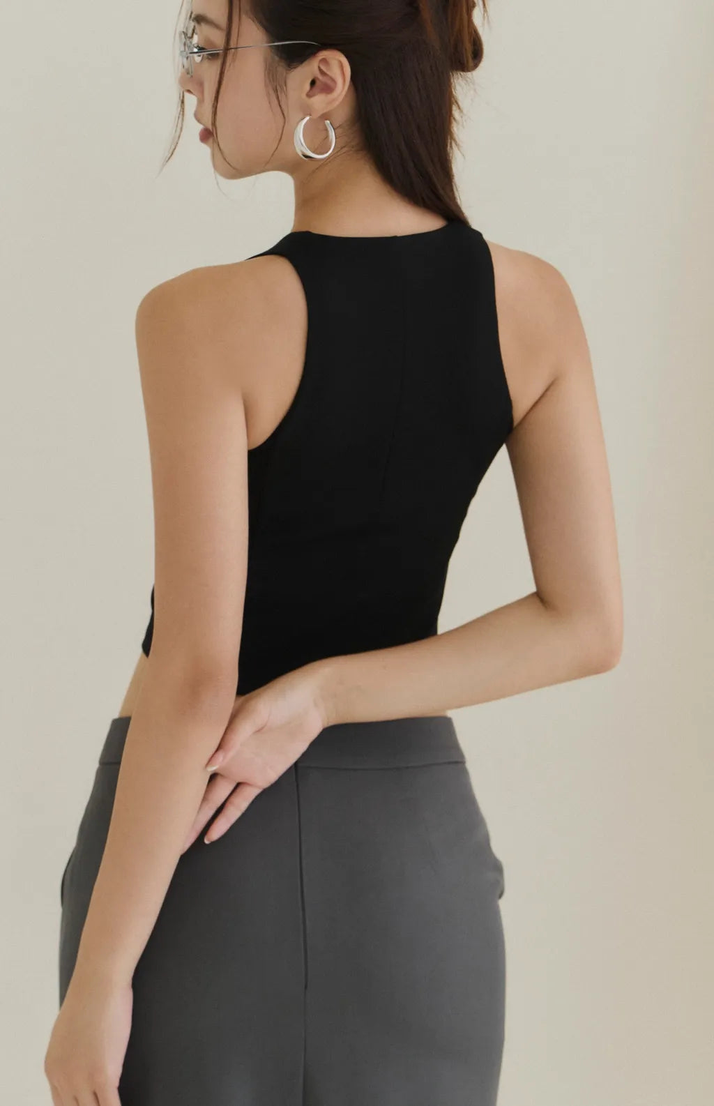 Minimal Front-Zip Bra Top<br/>極簡削肩拉鍊Bra Top