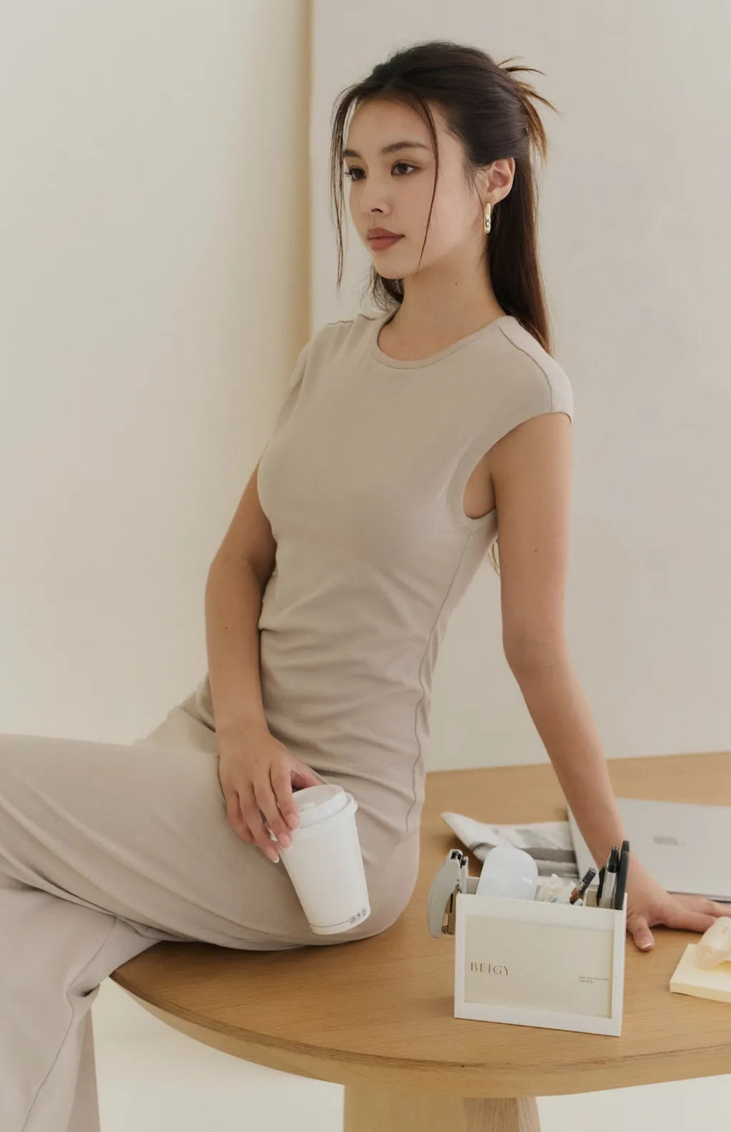 Minimal Open-Back Short-Sleeve Bra Dress<br/>極簡挖背短袖修身Bra Dress