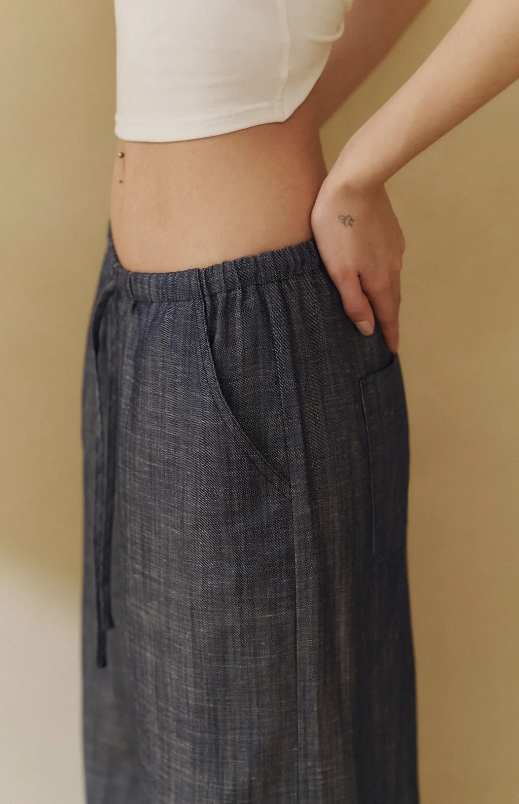 Tencel Drawstring Wide-Leg Jeans<br/>天絲感抽繩牛仔寬褲