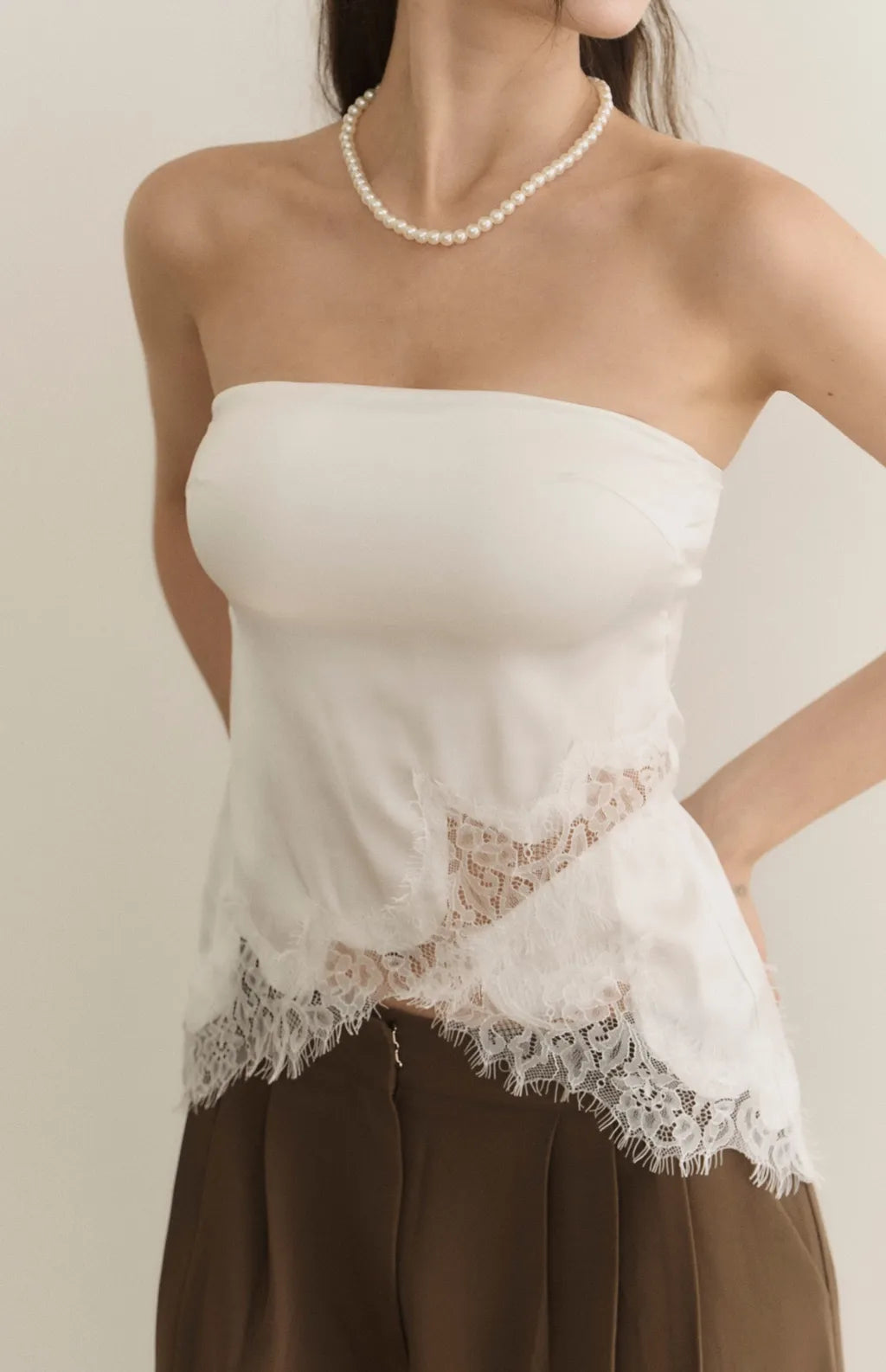 Satin Lace Trim Strapless Bra Top<br/>緞面蕾絲鑲邊平口Bra Top