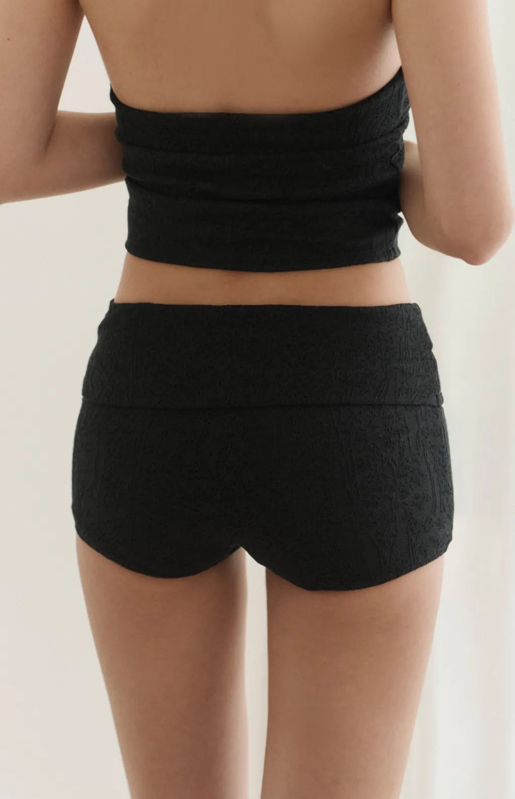 High-Waist Lace Rolled Swim Shorts<br/>蕾絲雕花反折腰頭泳褲