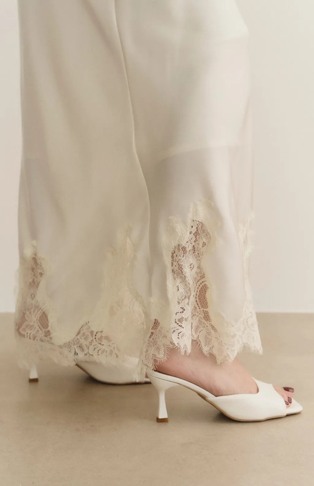 Satin Lace Trim Mermaid Maxi Skirt<br/>緞面蕾絲鑲邊魚尾裙