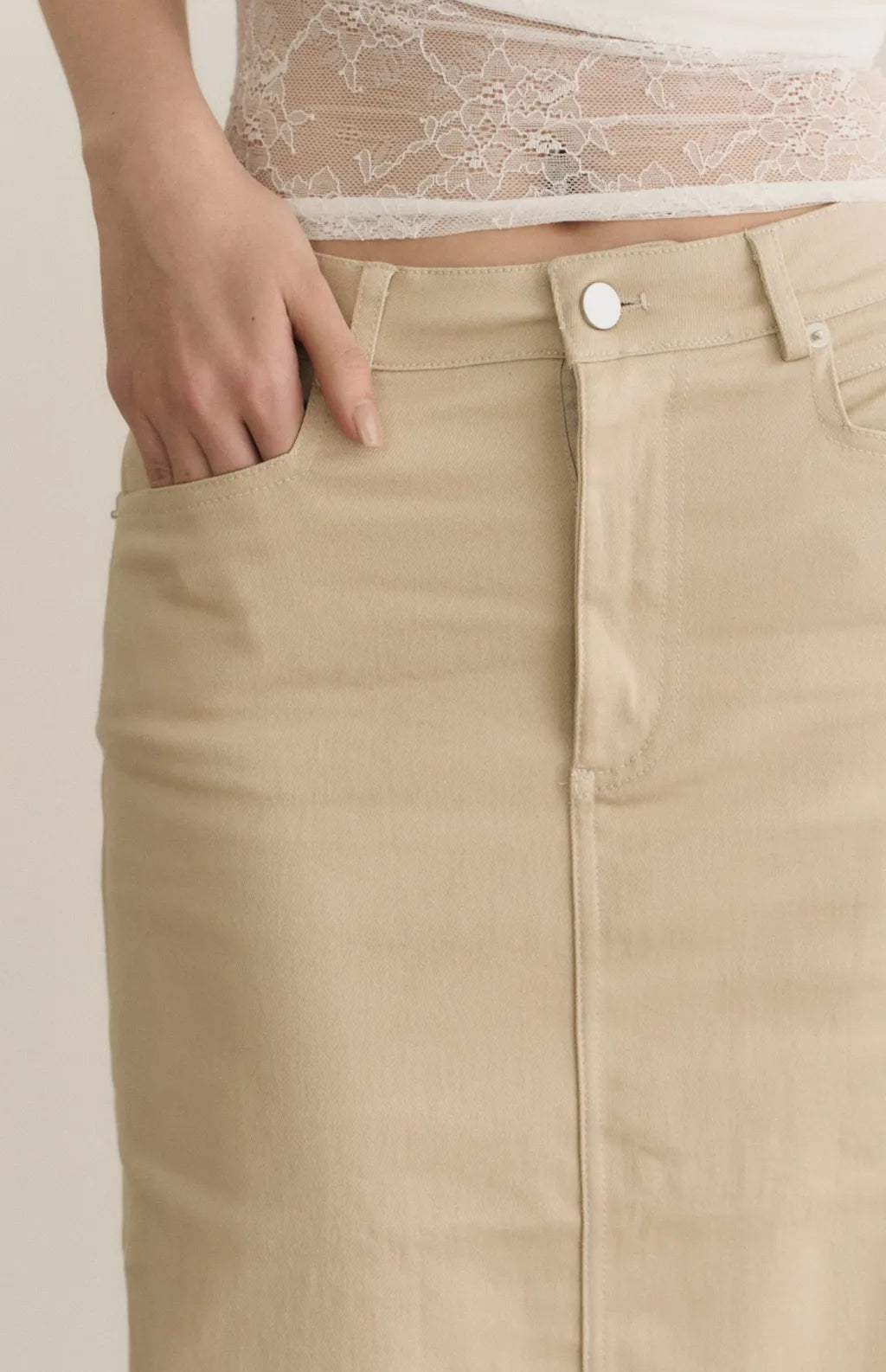 French Minimal Back-Slit Denim Midi Skirt<br/>法式極簡後開衩牛仔裙