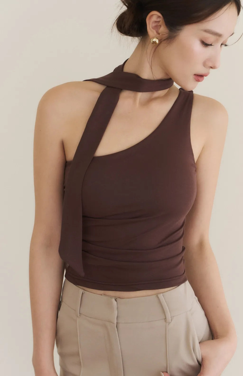 One-Shoulder Ruched Bra Top with Scarf<br/>單肩繞脖抓皺Bra Top(附領巾)