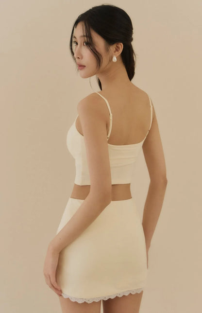 Lace-Trim V-Neck Cami Bra Top<br/>心機蕾絲Ｖ領細肩Bra Top