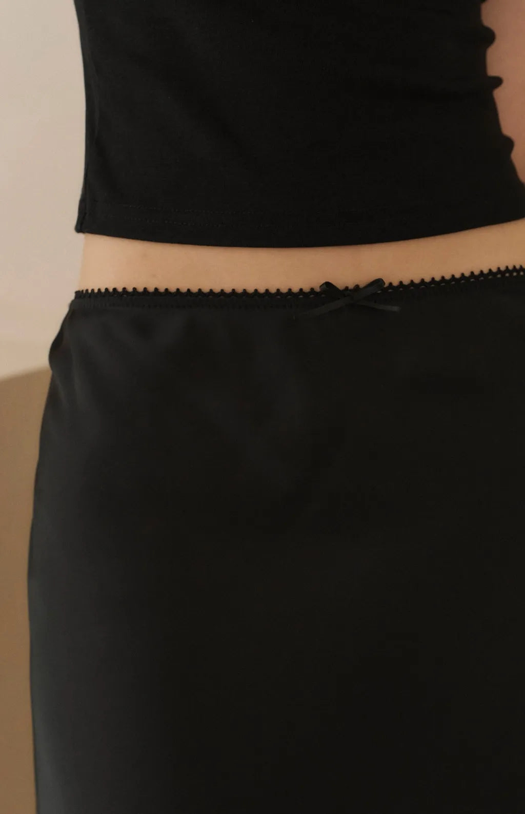 Satin Knee-Length Mermaid Skirt<br/>緞面魚尾及膝裙