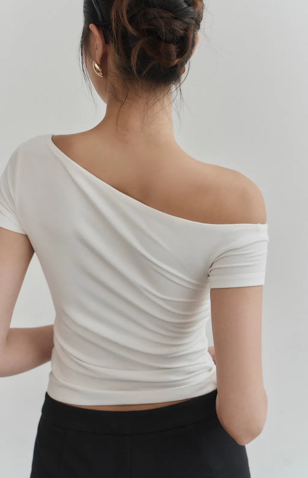 Asymmetric Ruched Short-Sleeve Bra Top<br/>斜領不對稱抓皺短袖Bra Top