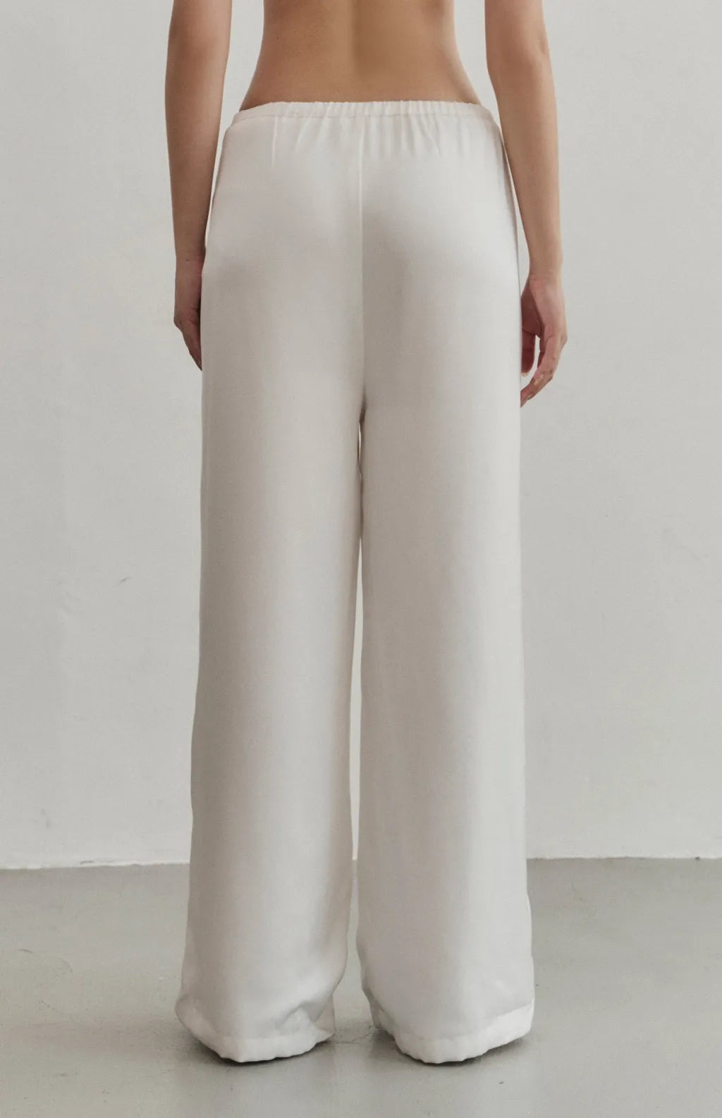 Silky Drapey Wide-Leg Trousers<br/>絲感垂墜寬褲
