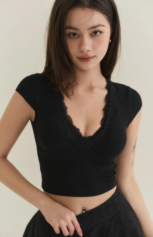 Lace-Trim Plunge Cap-Sleeve Bra Top<br/>蕾絲深V蓋袖Bra Top