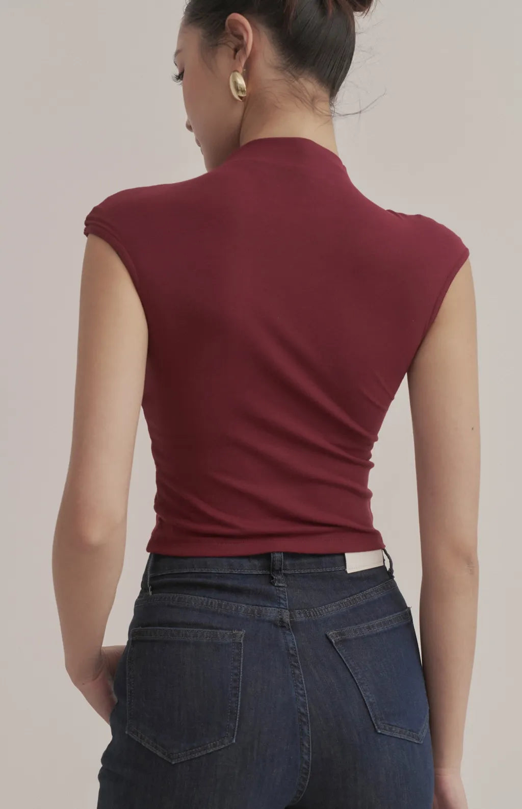 Soft Ribbed Mock-Neck Cap-Sleeve Crop Bra Top<br/>柔彈羅紋高領包肩Bra Top