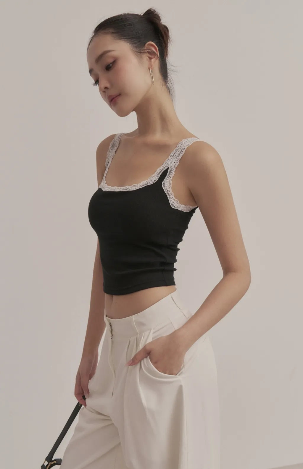 Contrast Lace Scoop-Neck Ribbed Bra Top<br/>羅紋撞色蕾絲U領Bra Top