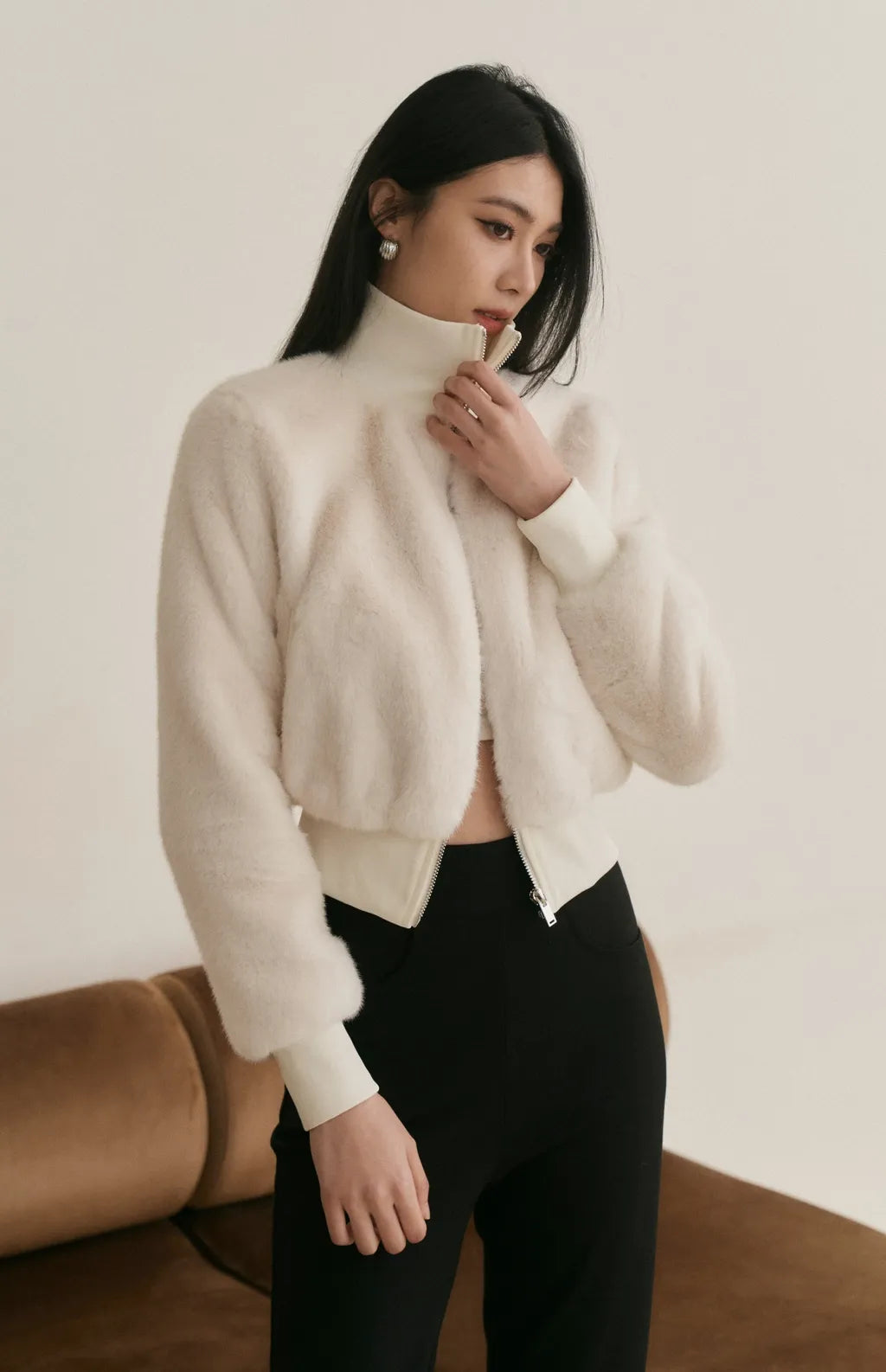 Faux Fur Zip-Up Jacket <br/>貂毛感立領拉鍊外套 By Beigy - Milu