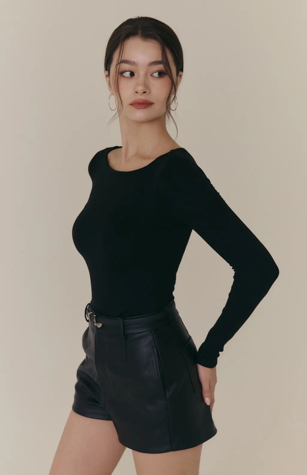 Cozy Wool-Blend Backless Long Sleeve Bra Top<br/>羊毛暖絨船型領美背長袖Bra Top