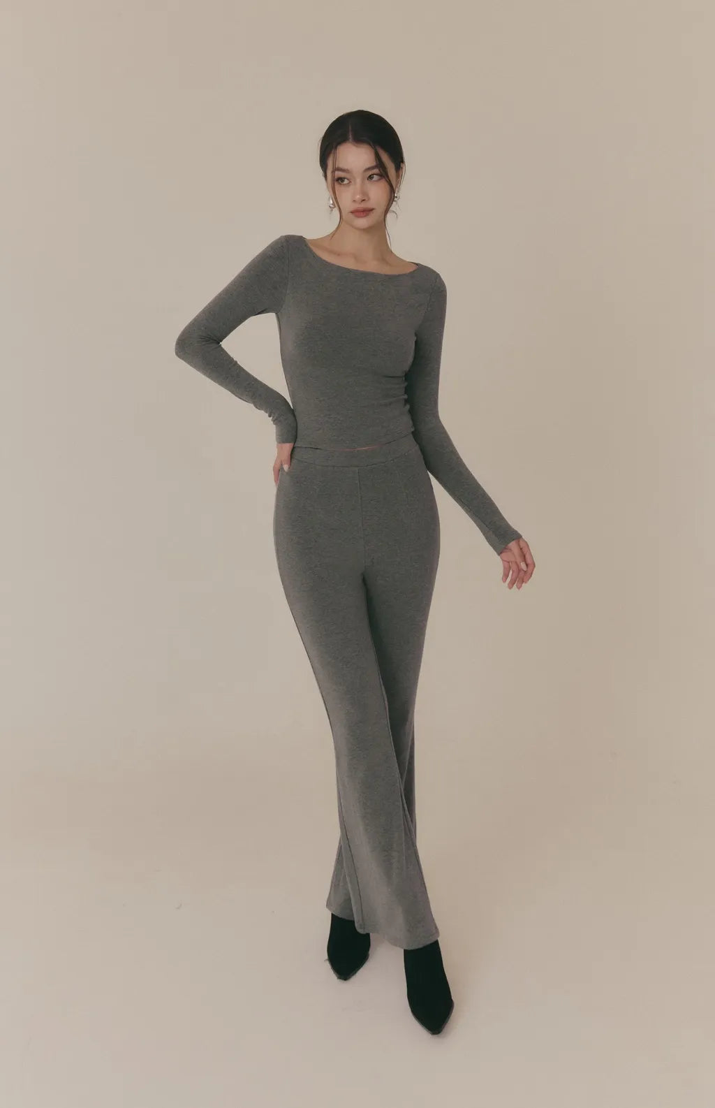 Cozy Wool-Blend Backless Long Sleeve Bra Top<br/>羊毛暖絨船型領美背長袖Bra Top