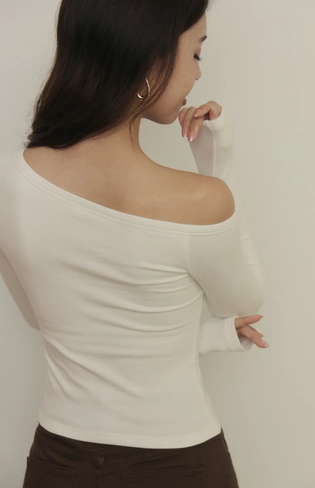 Off-Shoulder Buttoned Long-Sleeve Bra Top<br/>斜肩可開釦長袖Bra Top