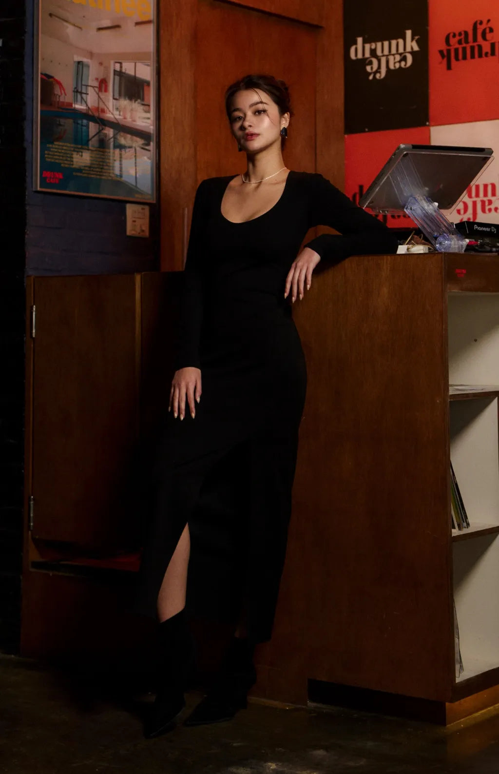 V-Neck Side-Slit Maxi Bra Dress<br/>美胸V領曲線側開衩Bra Dress