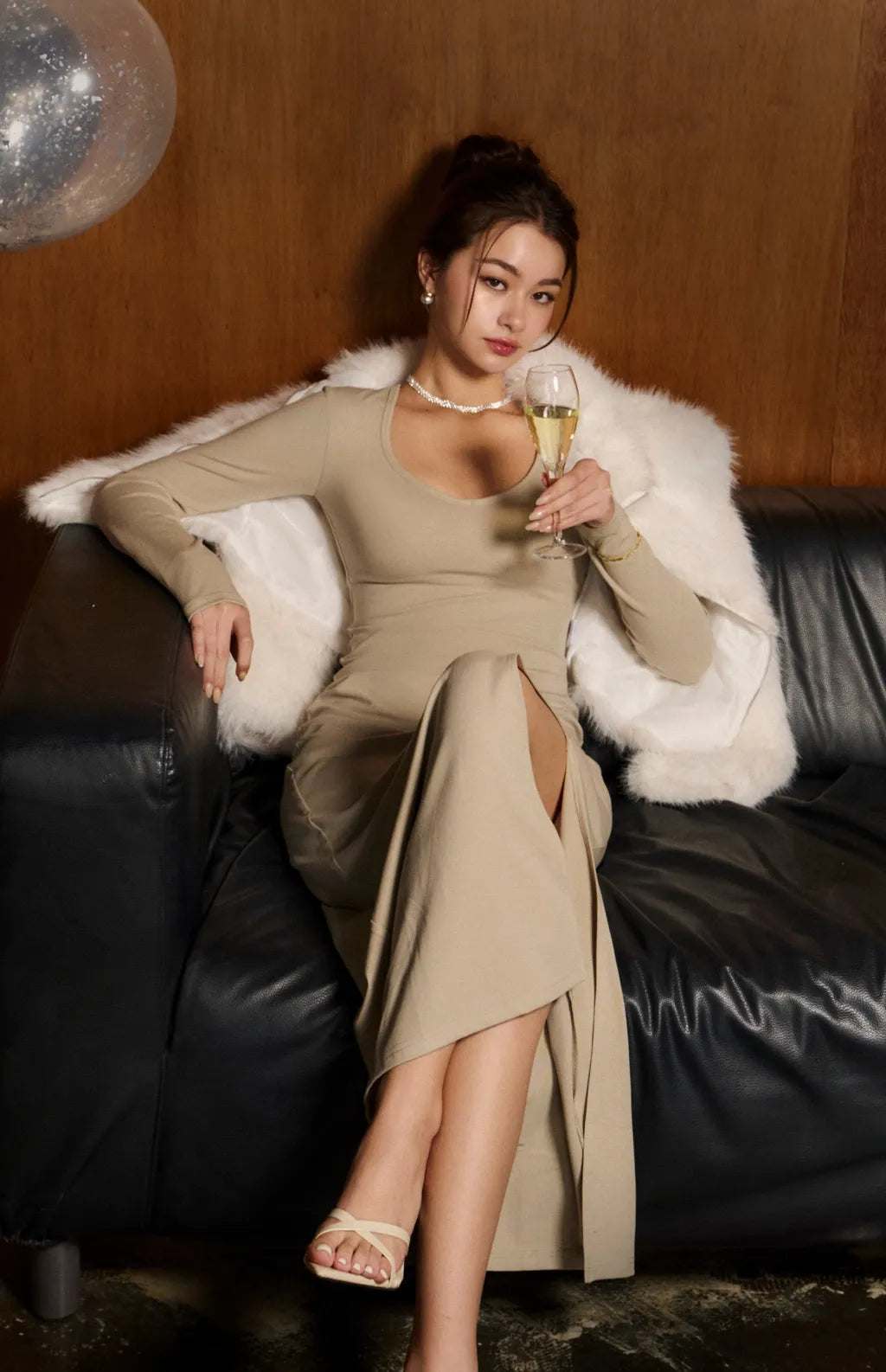 V-Neck Side-Slit Maxi Bra Dress<br/>美胸V領曲線側開衩Bra Dress