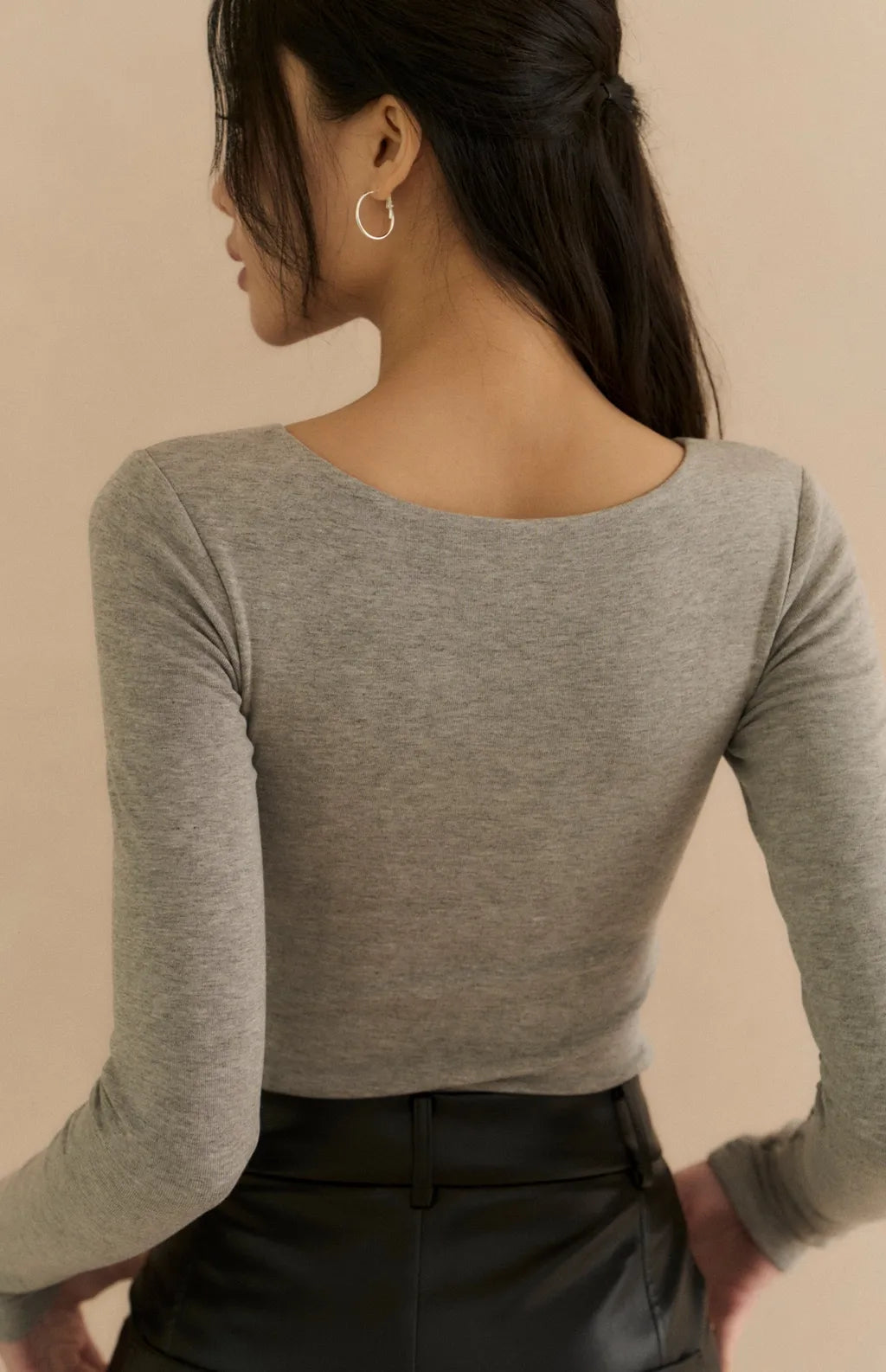 Drawstring V-Neck Long Sleeve Bra Top<br/>心機抽繩V領長袖Bra Top