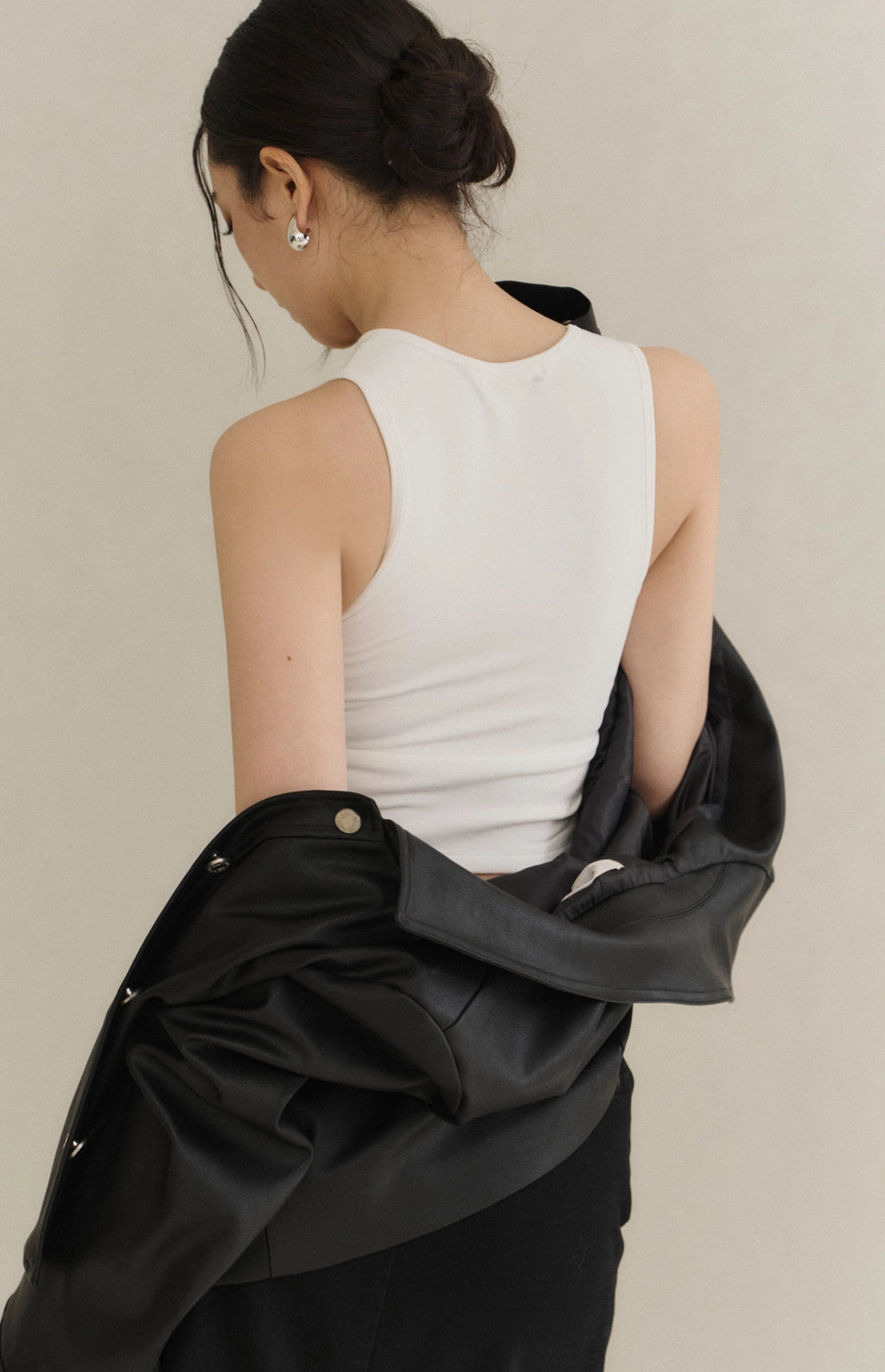 Wide Strap V-Neck Side-Ruched Sueded Bra Top<br/>寬肩V領側抓皺磨毛Bra Top