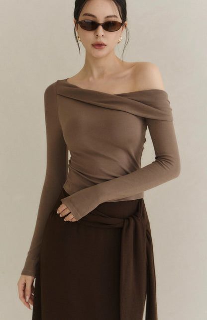 Asymmetric Sueded Long-Sleeve Bra Top<br/>不對稱斜肩修身磨毛長袖Bra Top