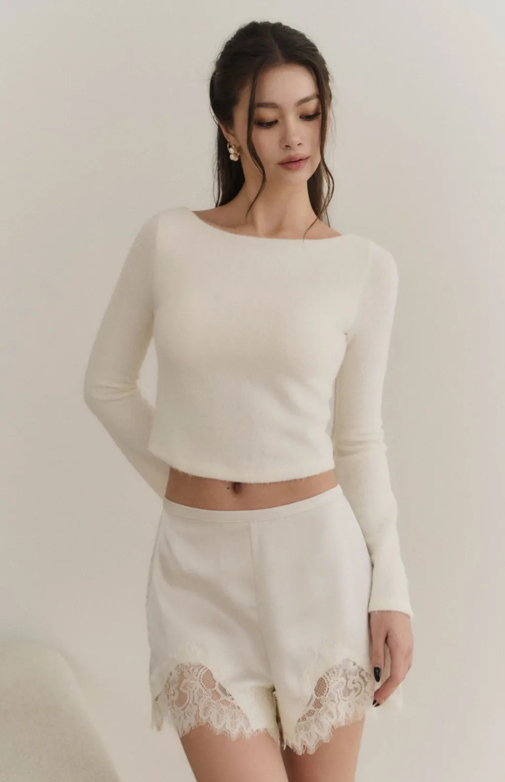 Satin Lace-Trim Elastic-Back Shorts<br/>質感緞面蕾絲後鬆緊短褲