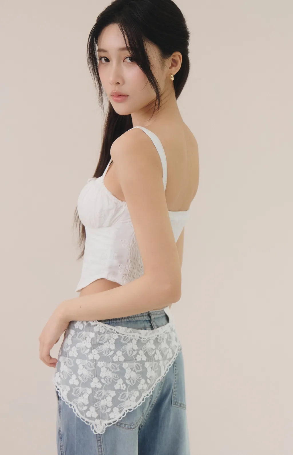 French Eyelet Lace Tie-Front Bra Top<br/>法式緹花蕾絲抽繩Bra Top
