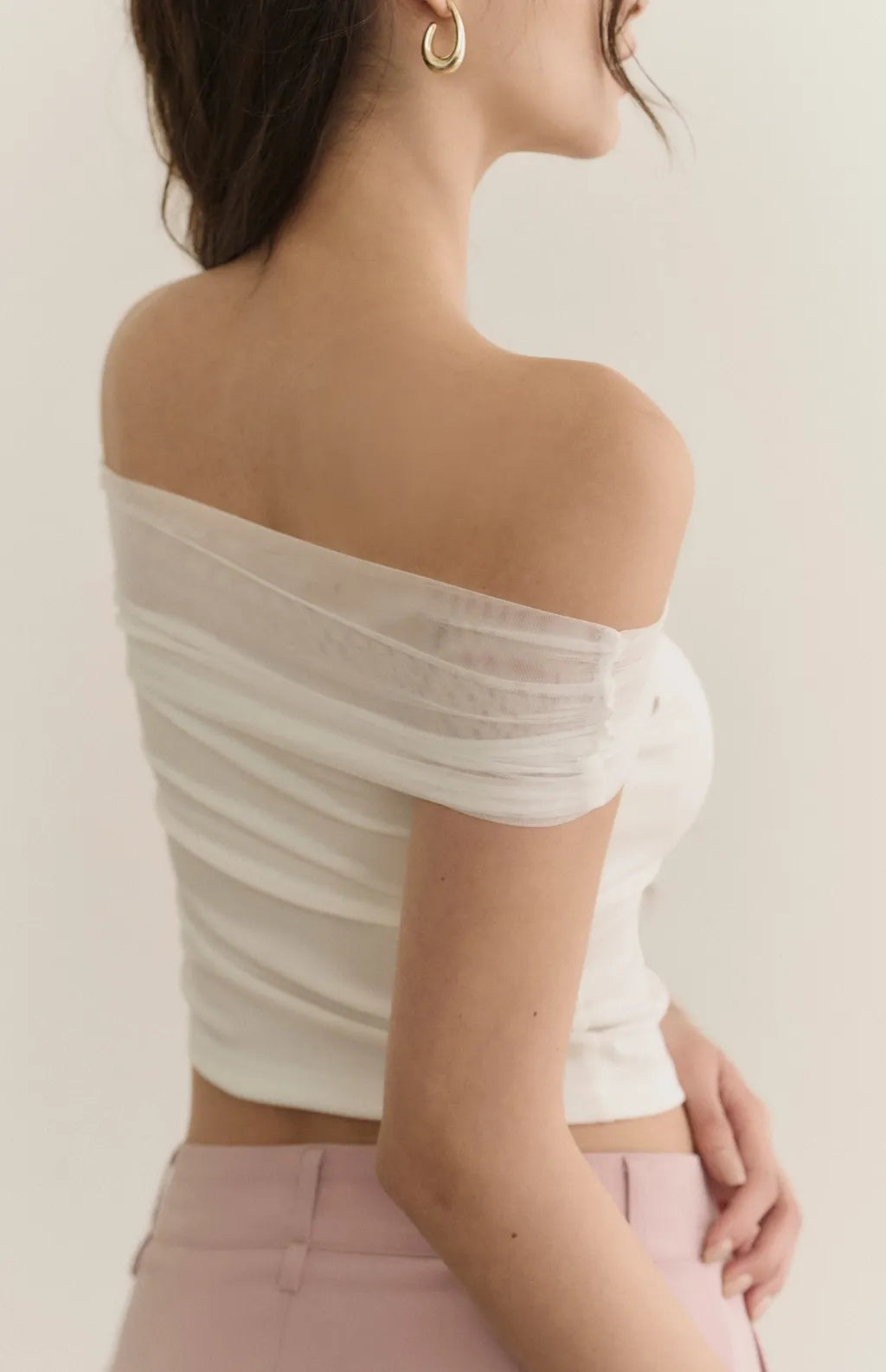 Sheer Gauze Off-Shoulder Bra Top<br/>透膚柔紗一字領Bra Top